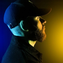 Исполнитель: MOLFAR