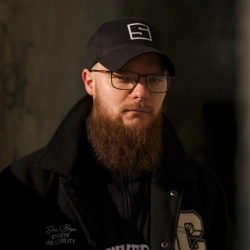 Исполнитель: SKOFKA